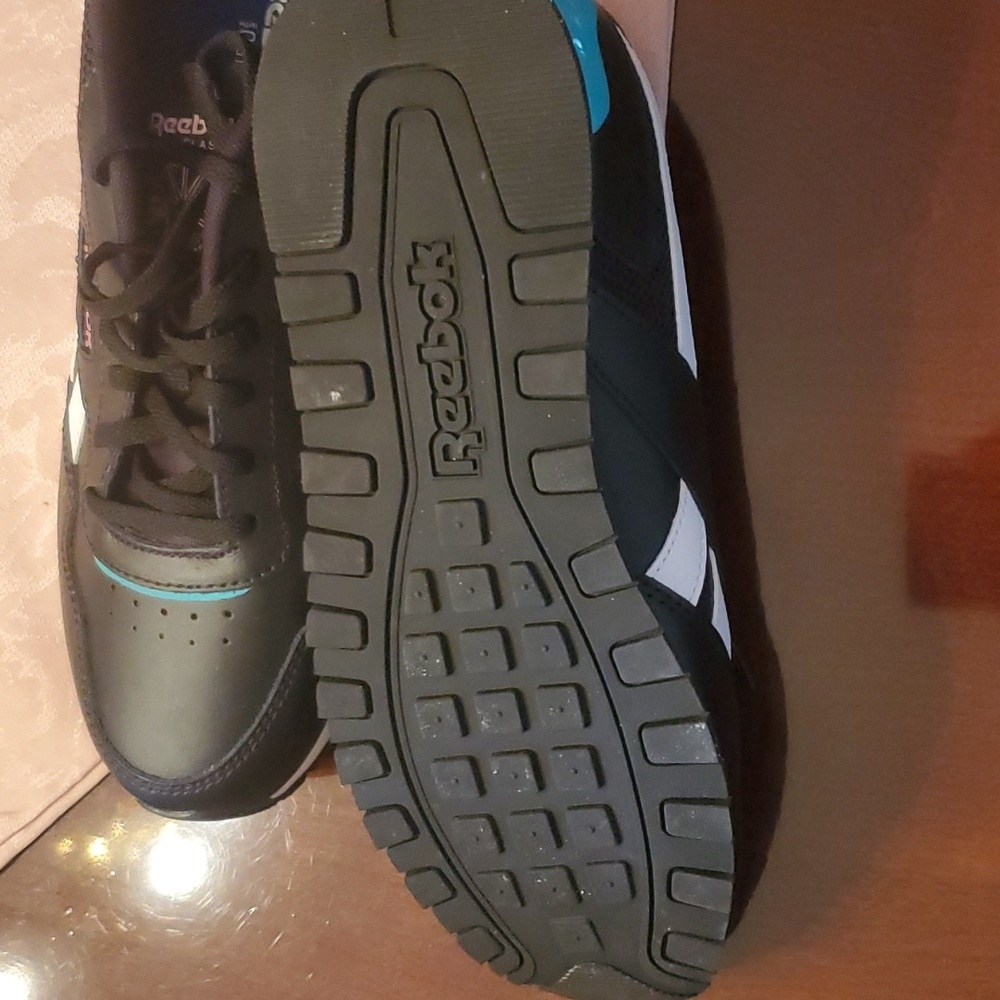 New Reebok Sneakers - Picture 4 of 4